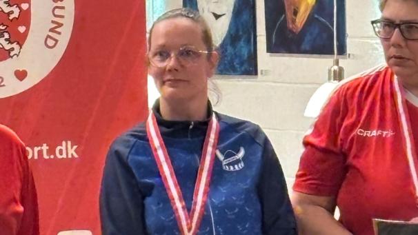 St&oslash;t Sabine Kathrine Brink - Bowling